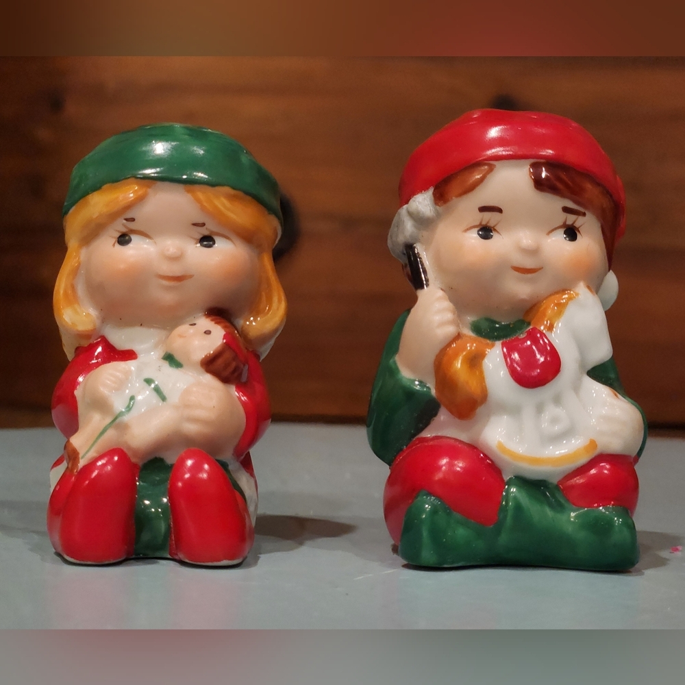 Vintage Avon Christmas Pixie Elf Children Salt and Pepper Shakers 1983